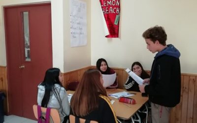 Pasante Alemán enseña ingles