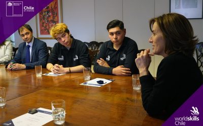 Alumno de Liceo Panguipulli con Ministra de Educación