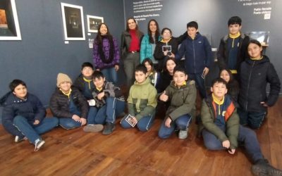 Estudiantes de 5° básico del Colegio Básico visitan exposición “Huellas del Salitre” en la Casona Cultural de Panguipulli
