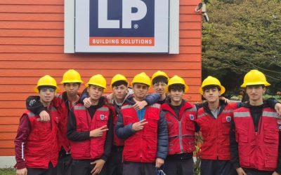 Estudiantes del Liceo People Help People de Panguipulli fortalecen su formación técnica con salida pedagógica a Louisiana Pacific