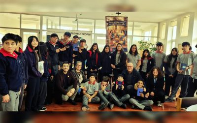 Estudiantes participan en conversatorio con escritor nacional para fortalecer el hábito lector