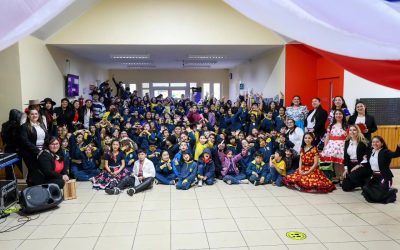 Un esquinazo lleno de tradición dio inicio a las actividades de Fiestas Patrias en el Colegio PHP de Panguipulli