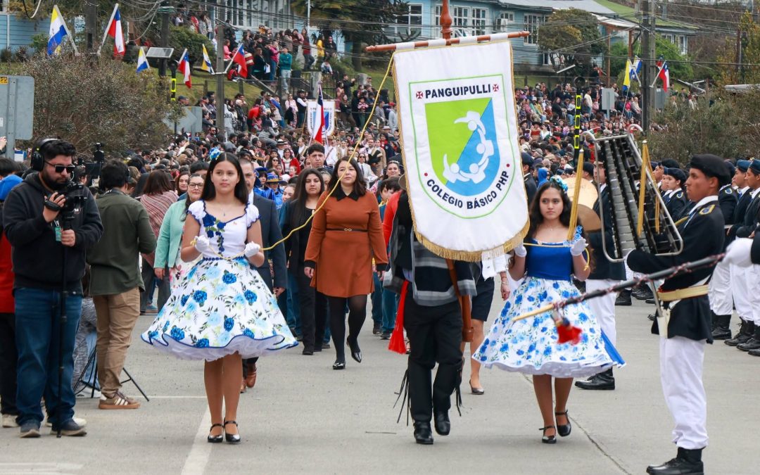 Colegio Básico People Help People participó en el tradicional Desfile de Fiestas Patrias de Panguipulli